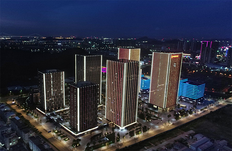 中鐵南方總部基地（dì）泛光照明工程（chéng）側麵實拍圖