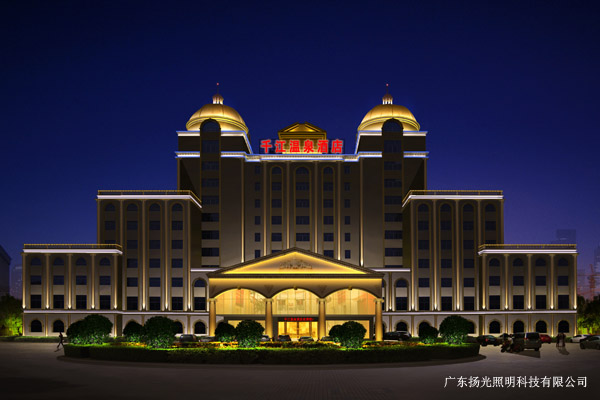 梅州（zhōu）千江溫（wēn）泉酒店夜景照（zhào）明